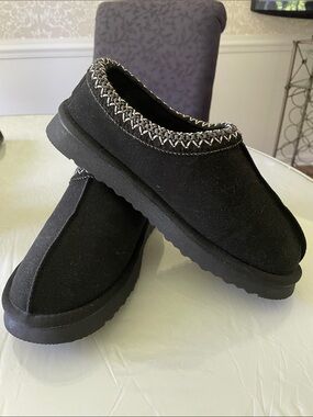 Platform Slippers Black
Clogs Stitched Slippers Slip On sz 42